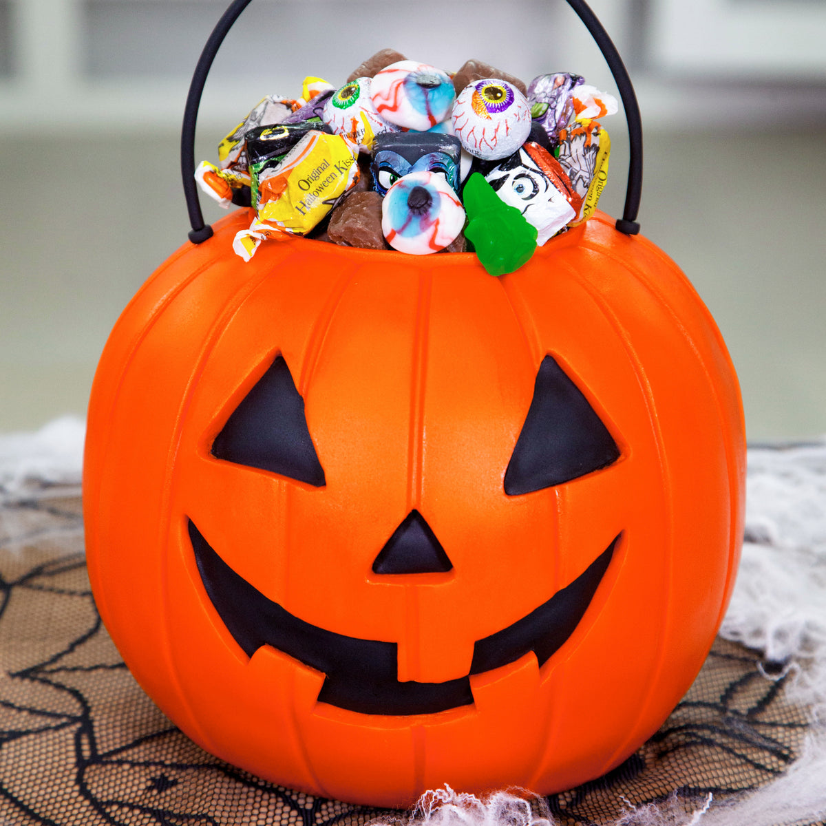 Jack-O-Lantern Candy Pail Cake – HOW TO CAKE IT